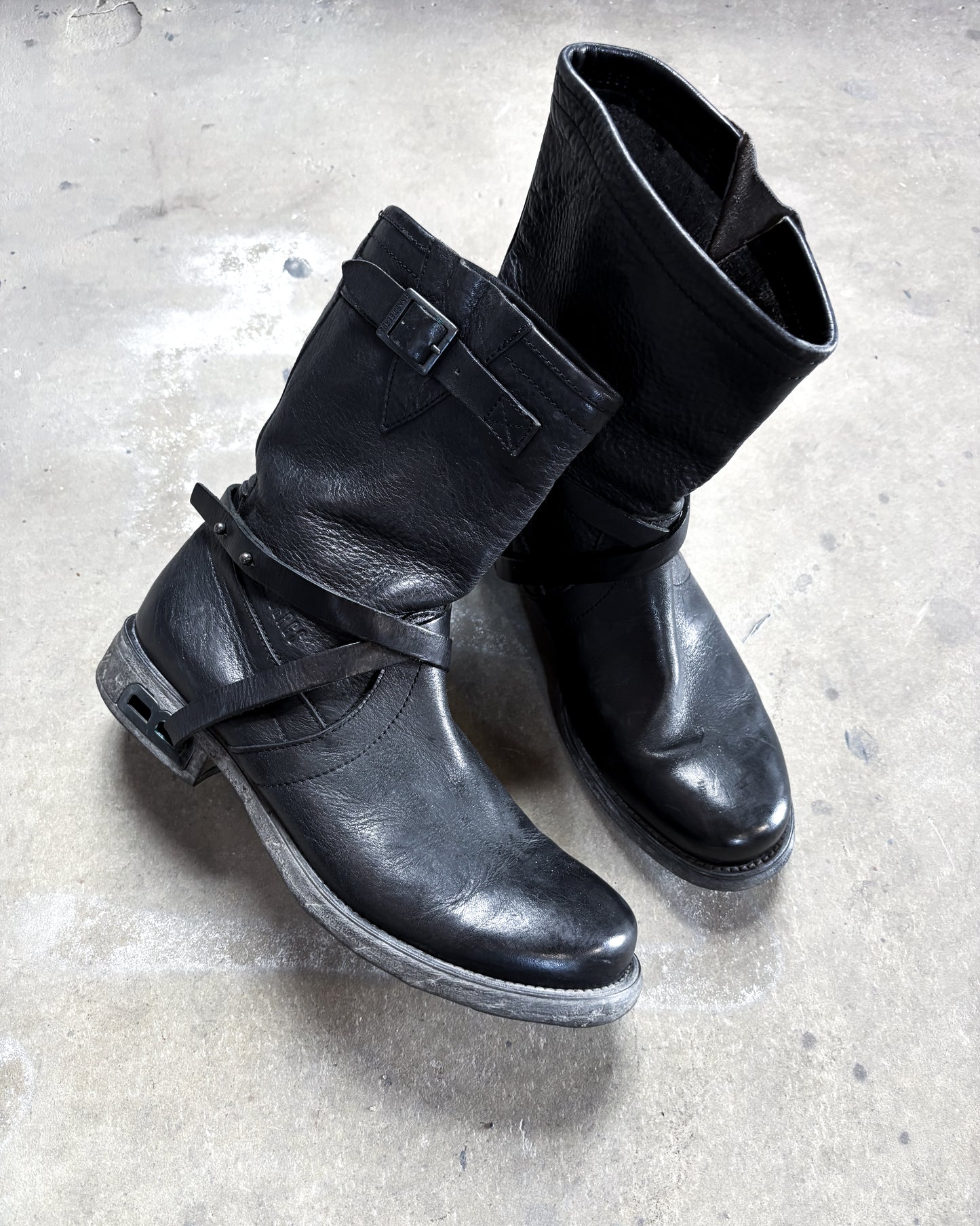 AW98 B-HEEL HARNESS BOOTS