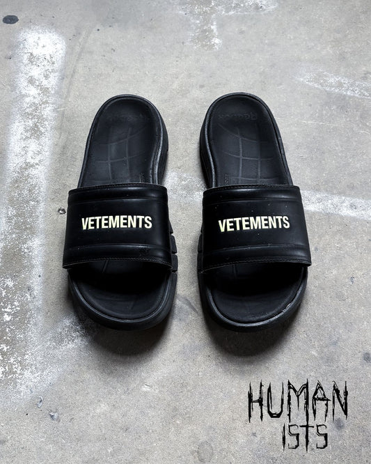 S/S20 NEON LOGO POOL SLIDES