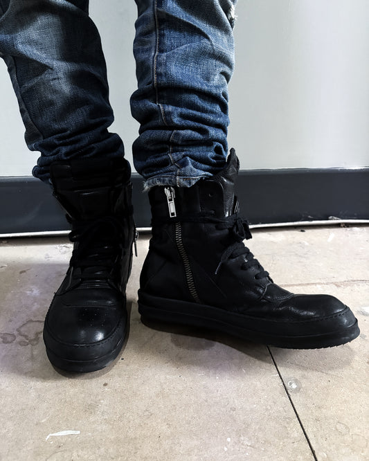 A/W11 TRIPLE BLACK SHORT TONGUE GEOBASKETS