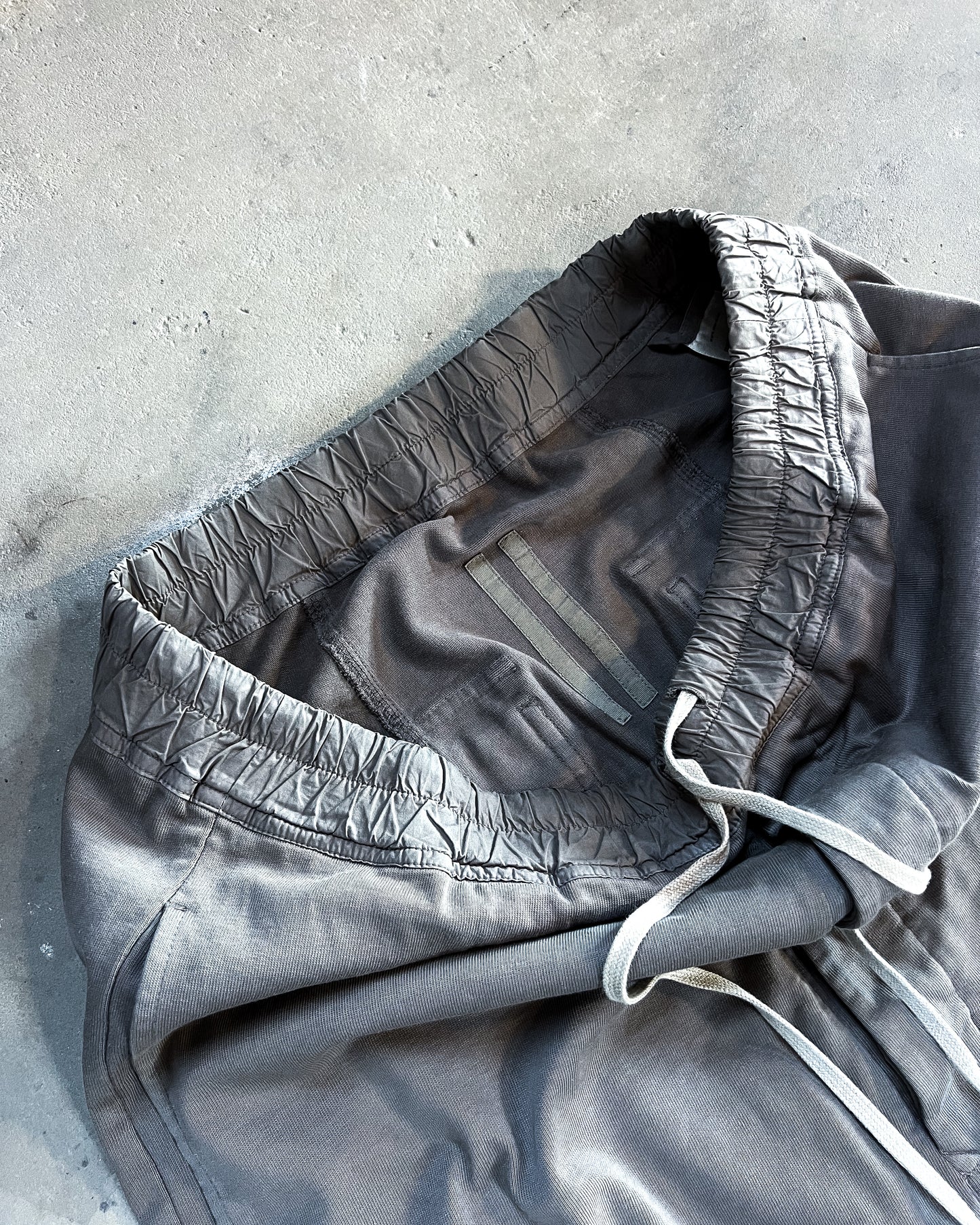 DUST POD SHORTS