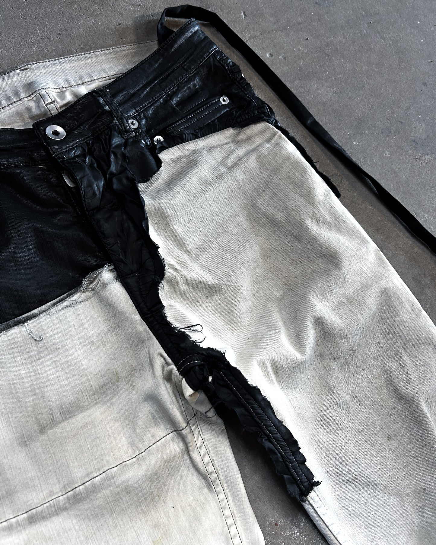 SAMPLE WAXED DECONSTRUCTED TYRONE DENIM