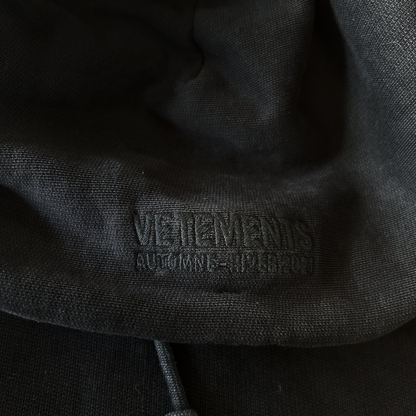 VETEMENTS AW21 DOUBLE LOGO HOODIE