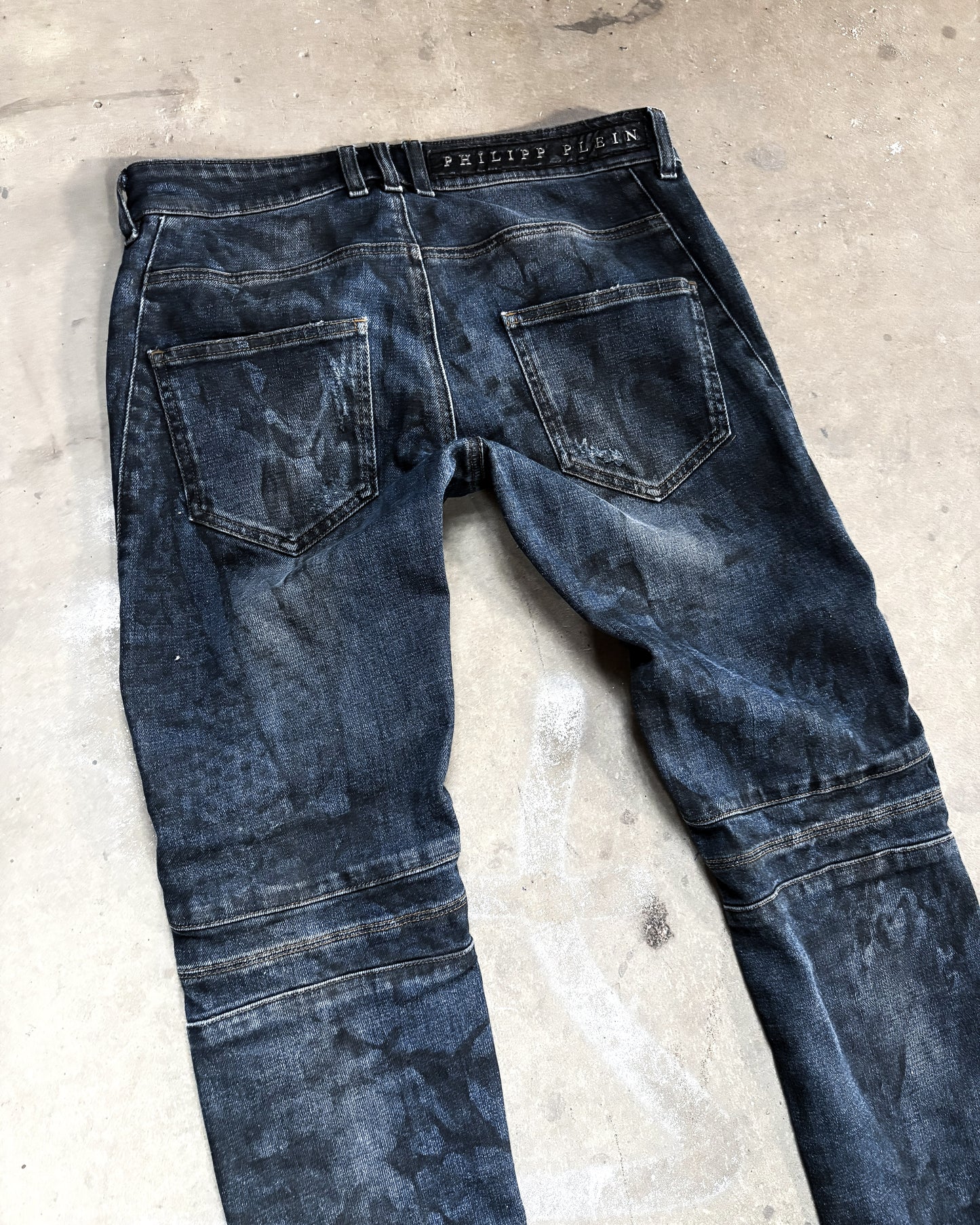 DISTRESSED BIKER DENIM