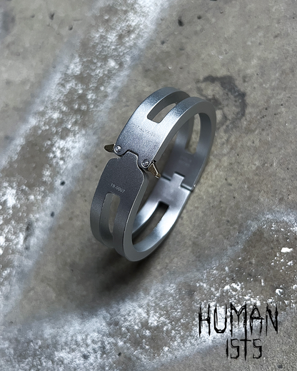 SILVER V1 BUCKLE CUFF BRACELET