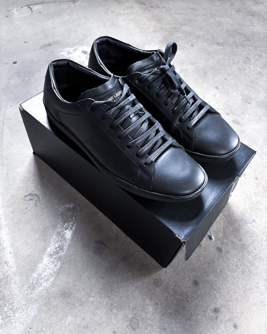 S/L04 BLACK LOW TOP SNEAKER