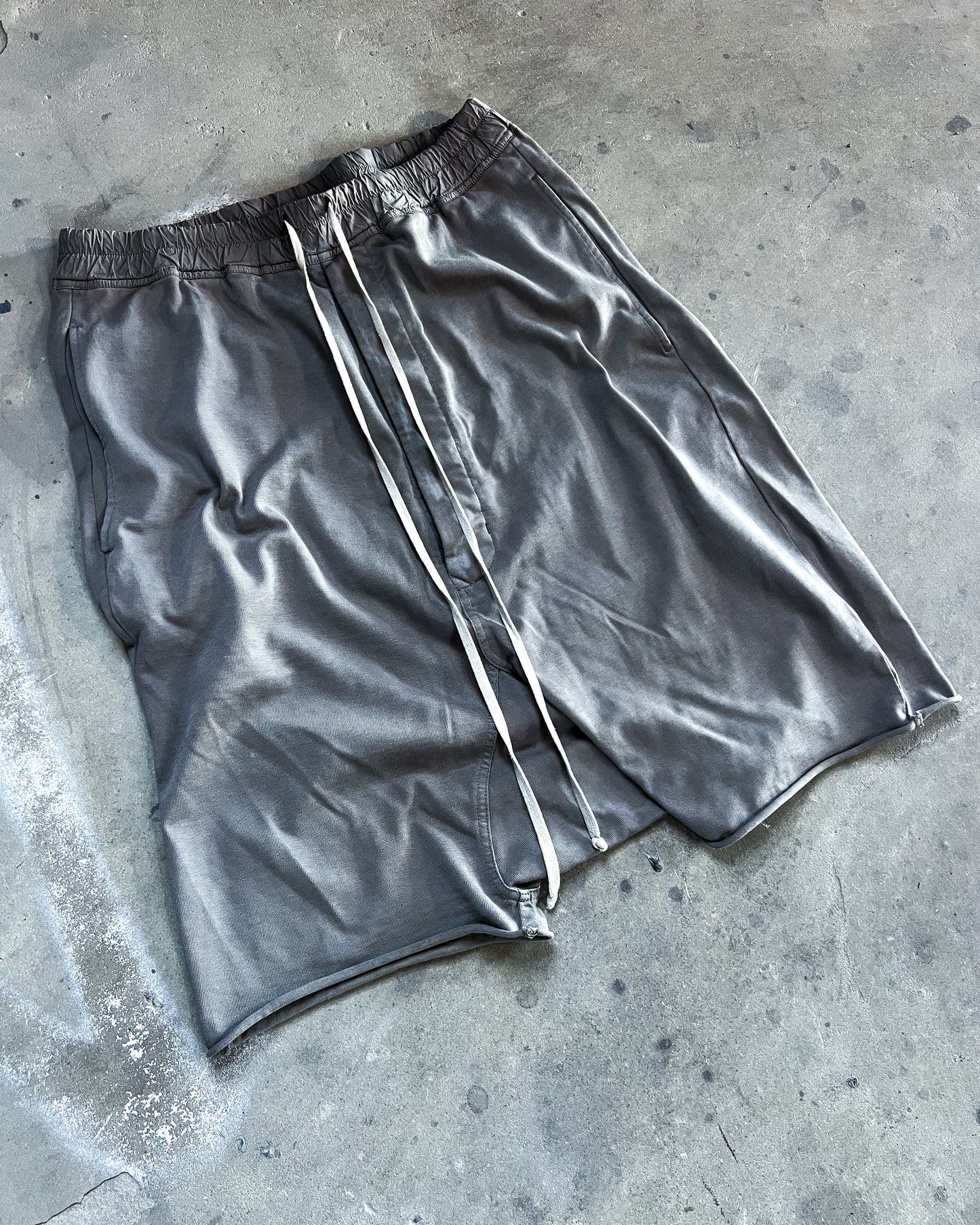 DUST POD SHORTS