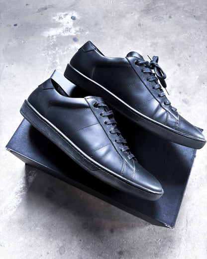 S/L04 BLACK LOW TOP SNEAKER