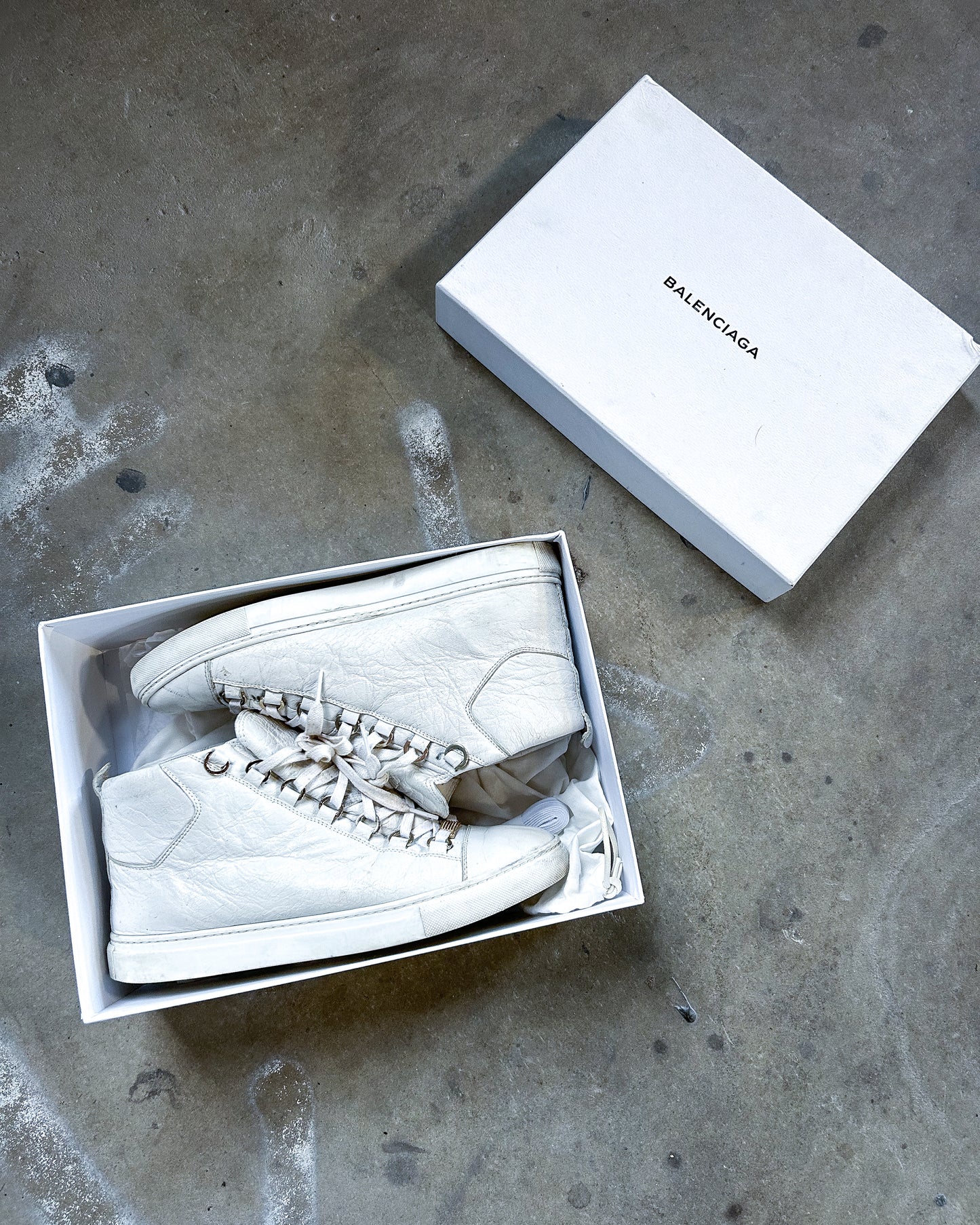 WHITE ARENA HIGH