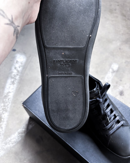 S/L04 BLACK LOW TOP SNEAKER