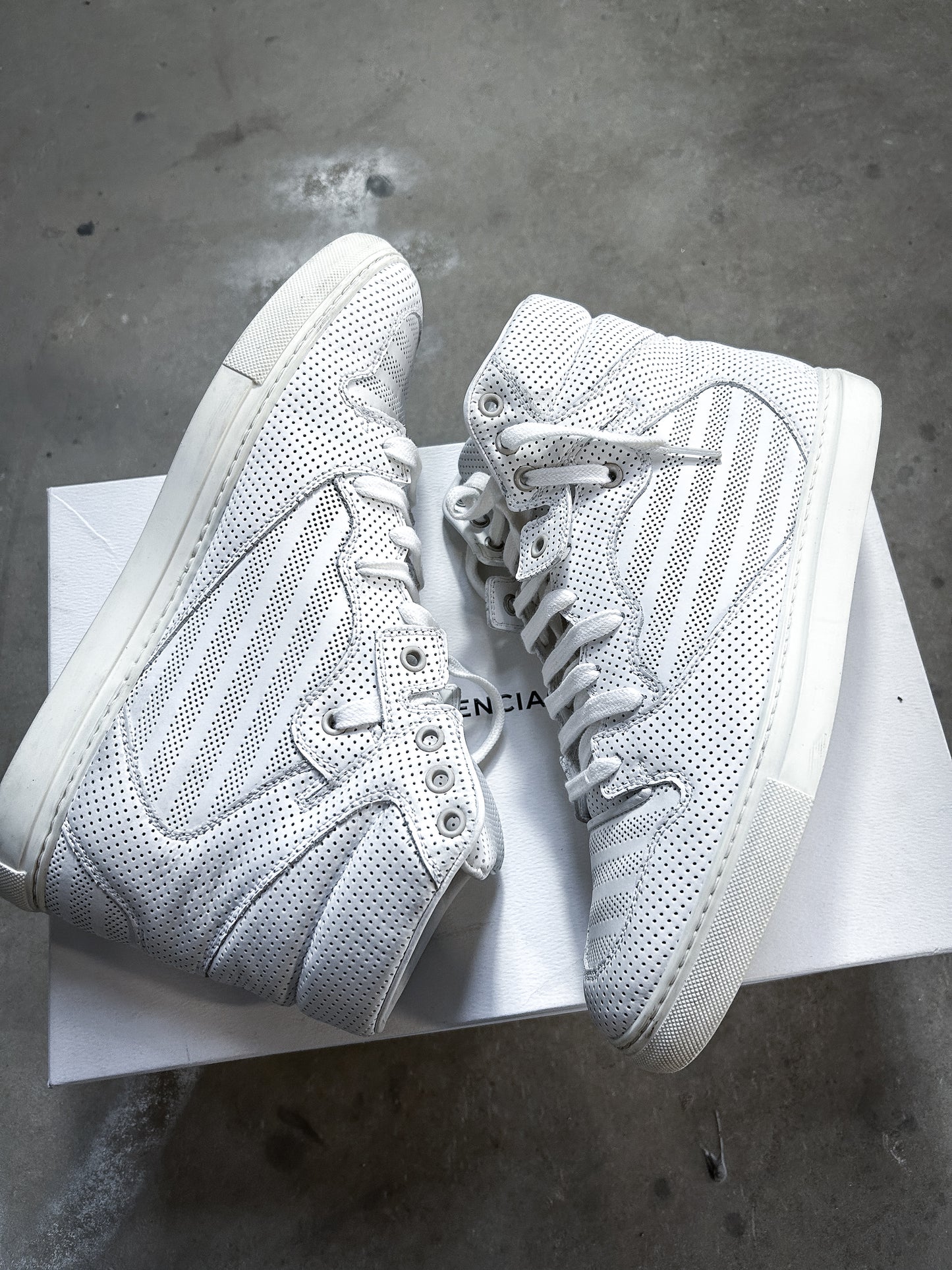 A/W15 PERFORATED WHITE HIGH TOP ARENA