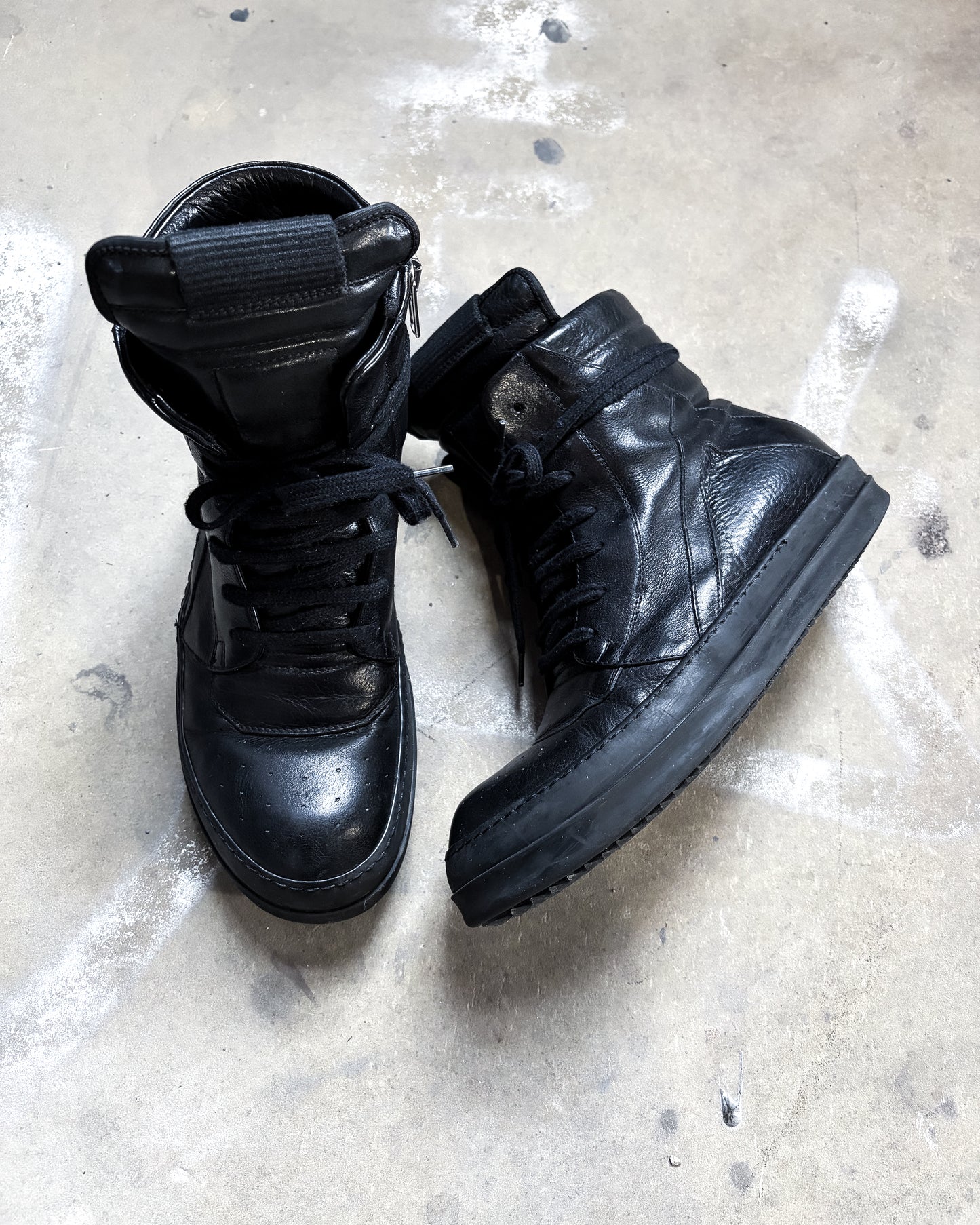A/W11 TRIPLE BLACK SHORT TONGUE GEOBASKETS