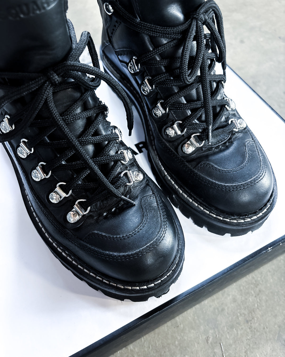 A/W22 BLACK CANADIAN HIKING BOOTS
