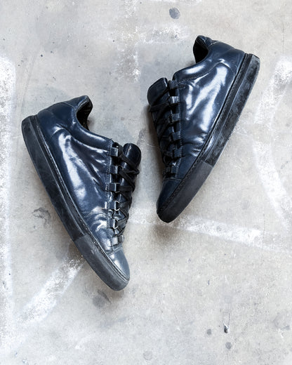 NAVY BLUE ‘OIL’ LOW TOP ARENAS