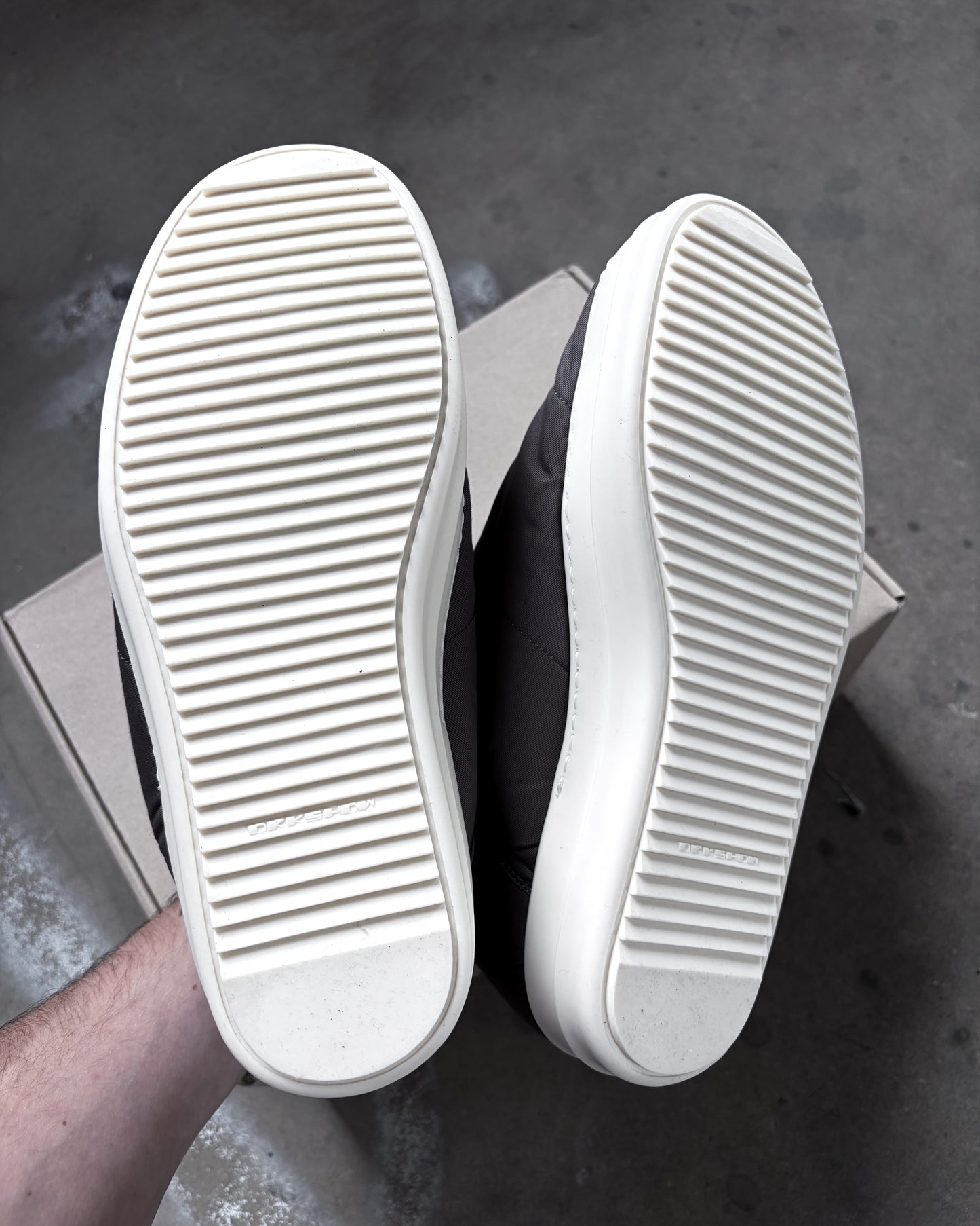 F/W23 PUFFER SLIP ON RAMONES
