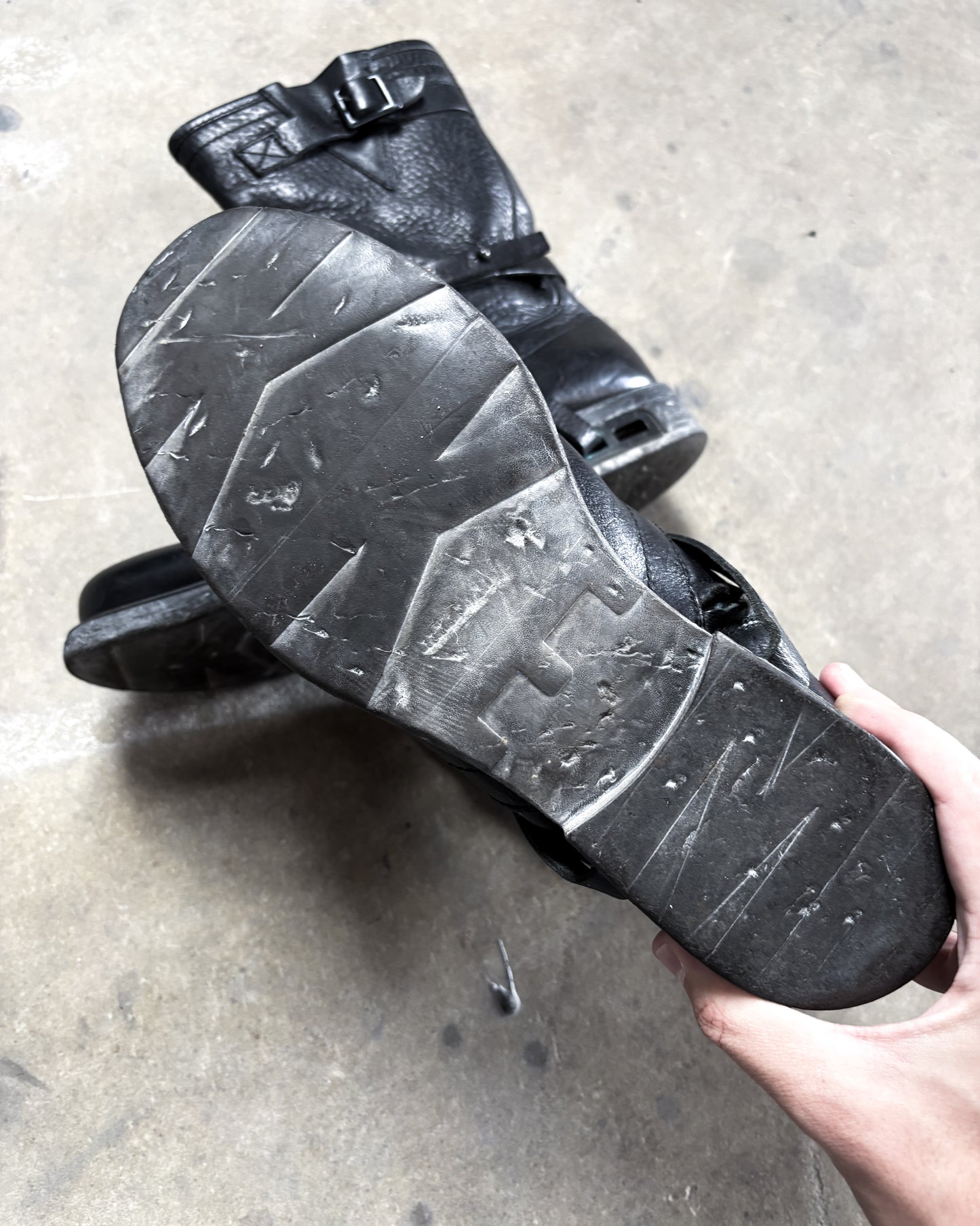 AW98 B-HEEL HARNESS BOOTS
