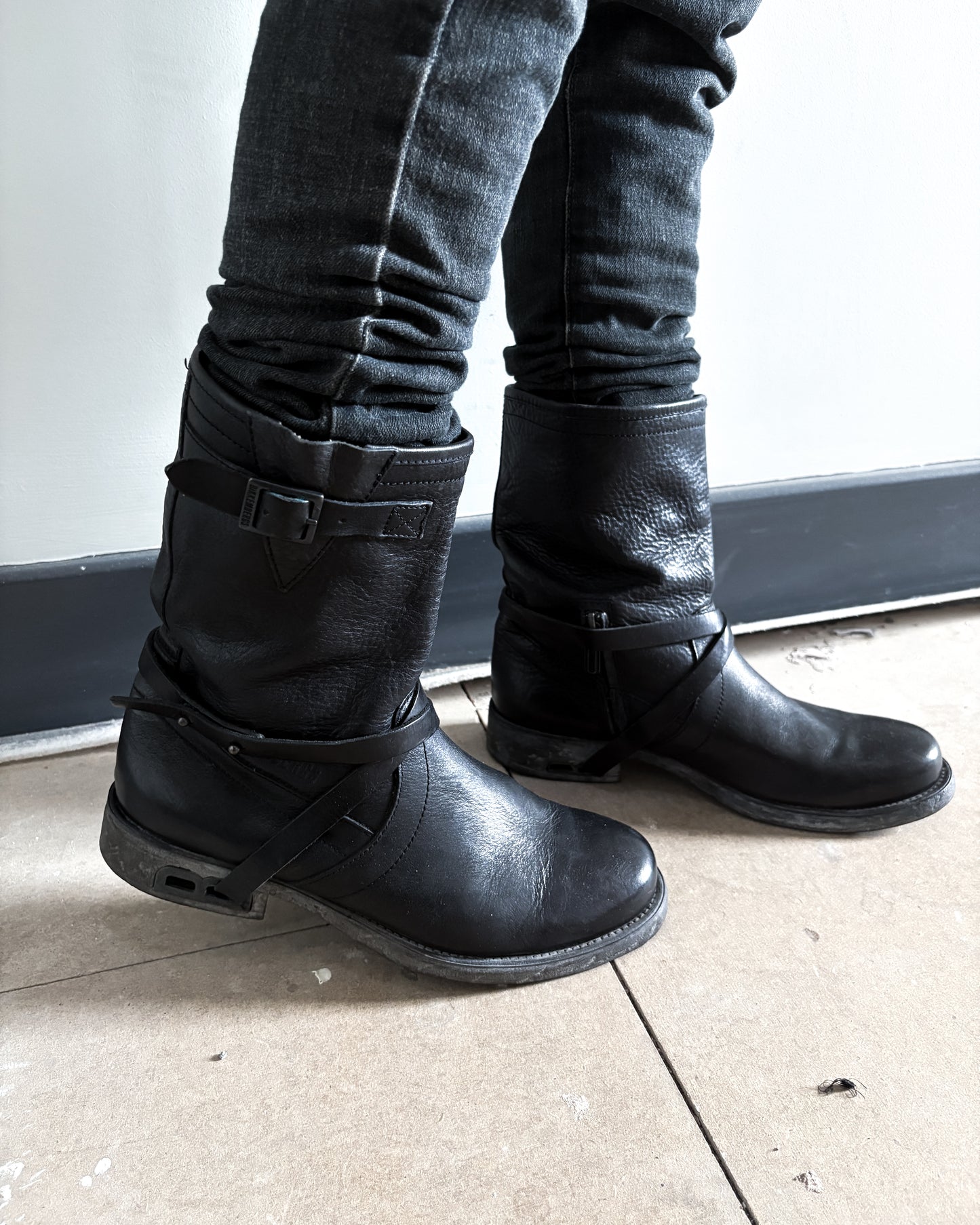 AW98 B-HEEL HARNESS BOOTS