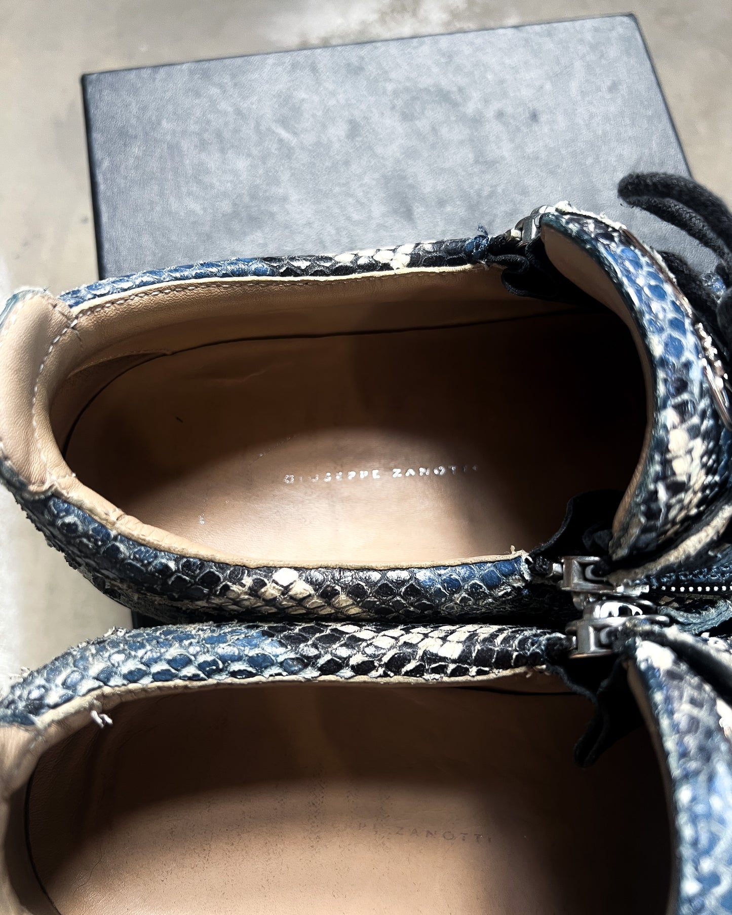 BLUE PYTHON ‘KRISS’ LOW TOPS
