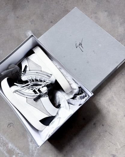 WHITE CONTRAST ‘KRISS’ HIGH TOPS