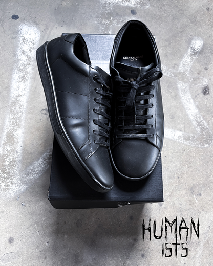 S/L04 BLACK LOW TOP SNEAKER