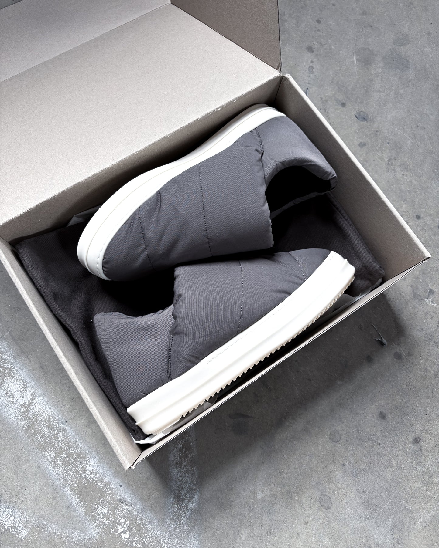 F/W23 PUFFER SLIP ON RAMONES