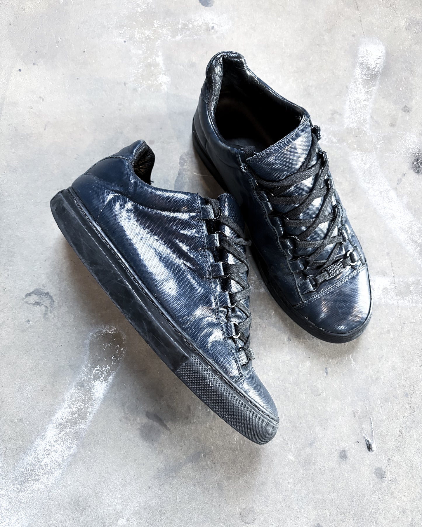 NAVY BLUE ‘OIL’ LOW TOP ARENAS