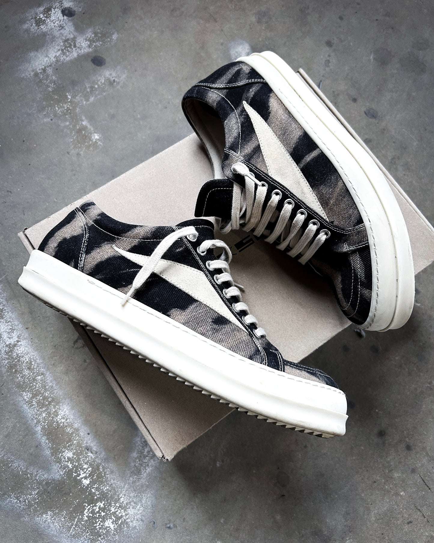 F/W24 ‘PORTERVILLE’ SUN BLEACHED VINTAGE SNEAKERS