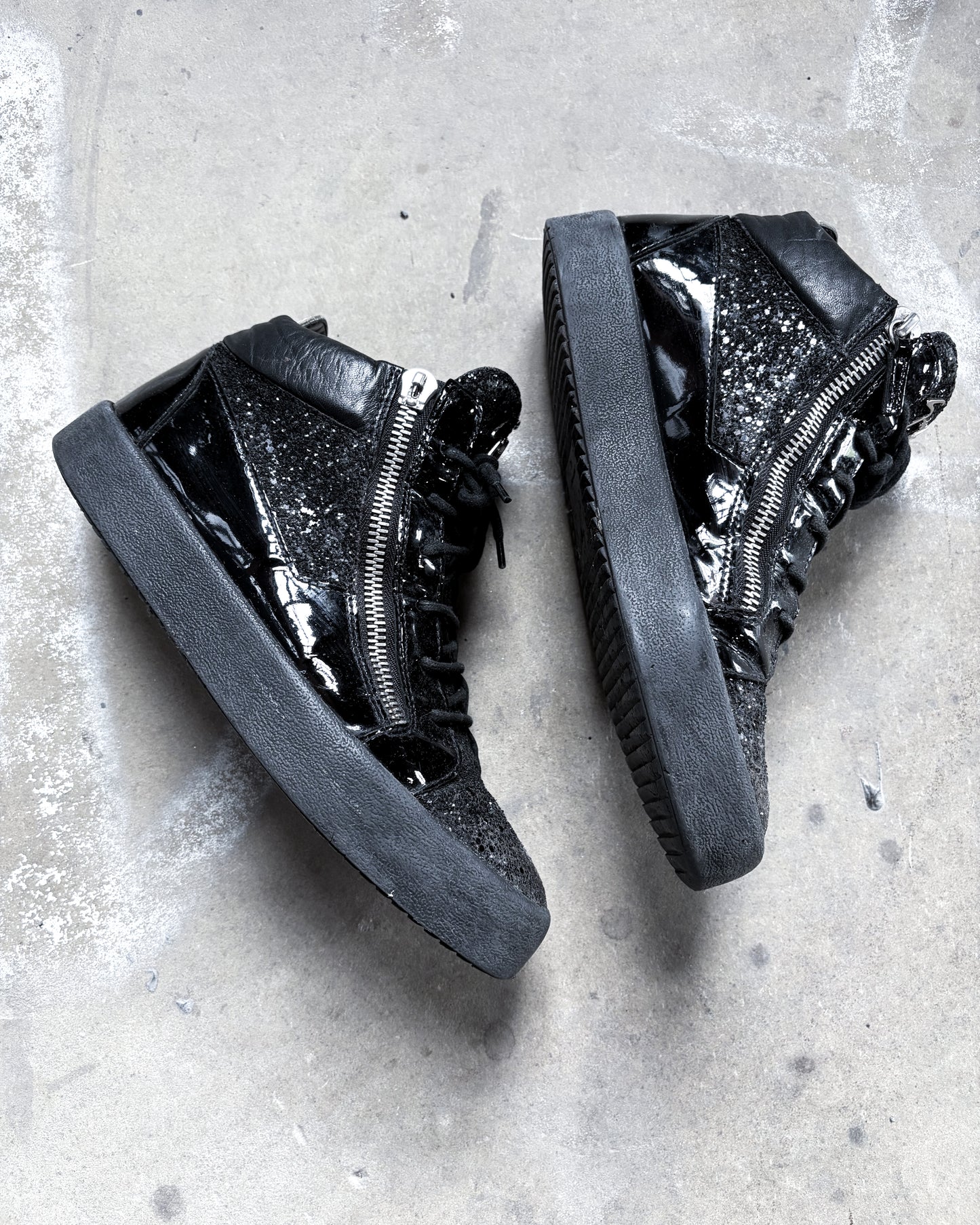 BLACK GLITTER ZIP HIGH TOPS
