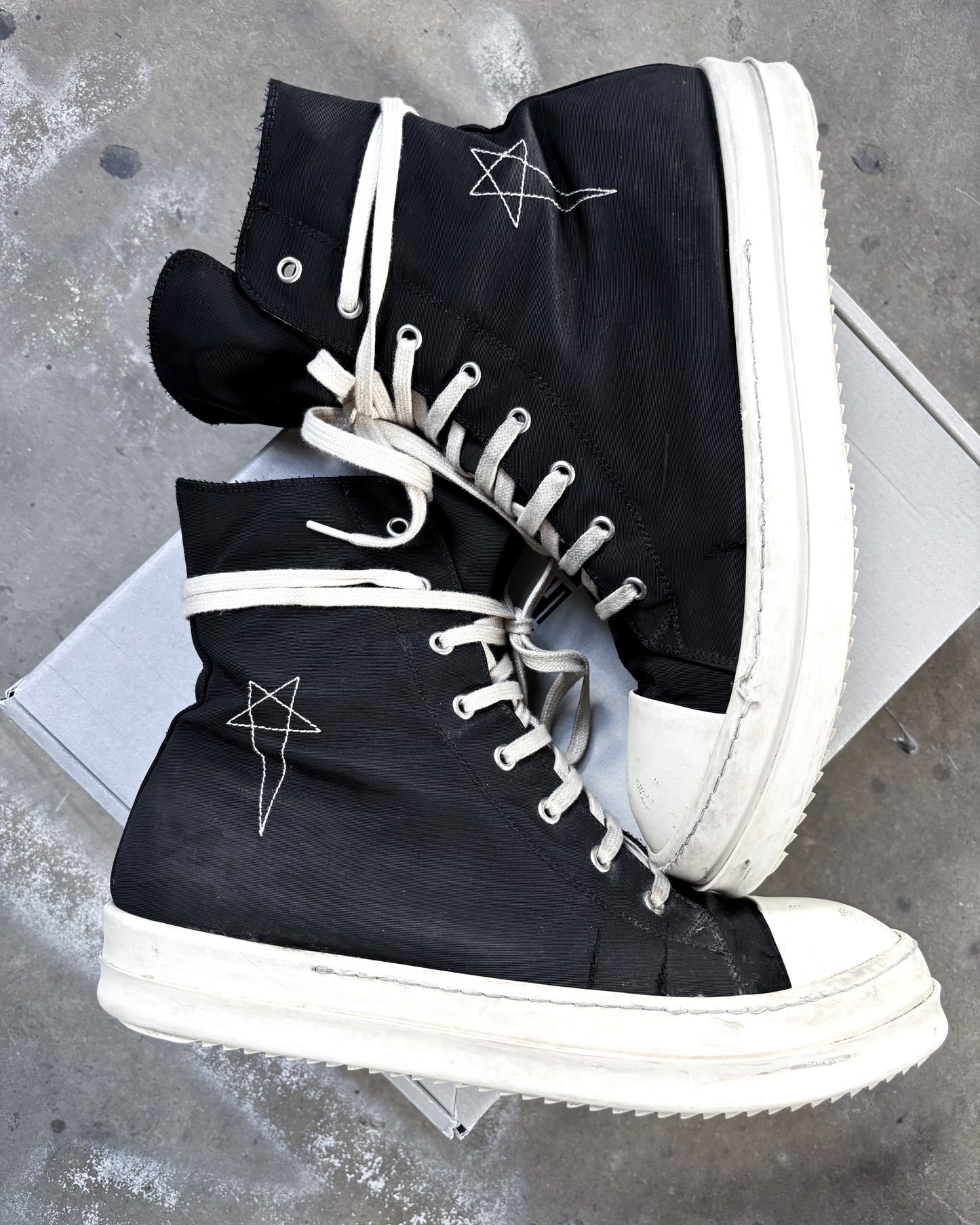 HIGH TOP PENTAGRAM RAMONES