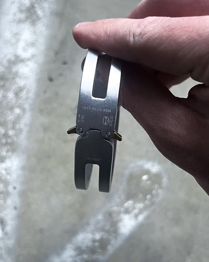SILVER V1 BUCKLE CUFF BRACELET