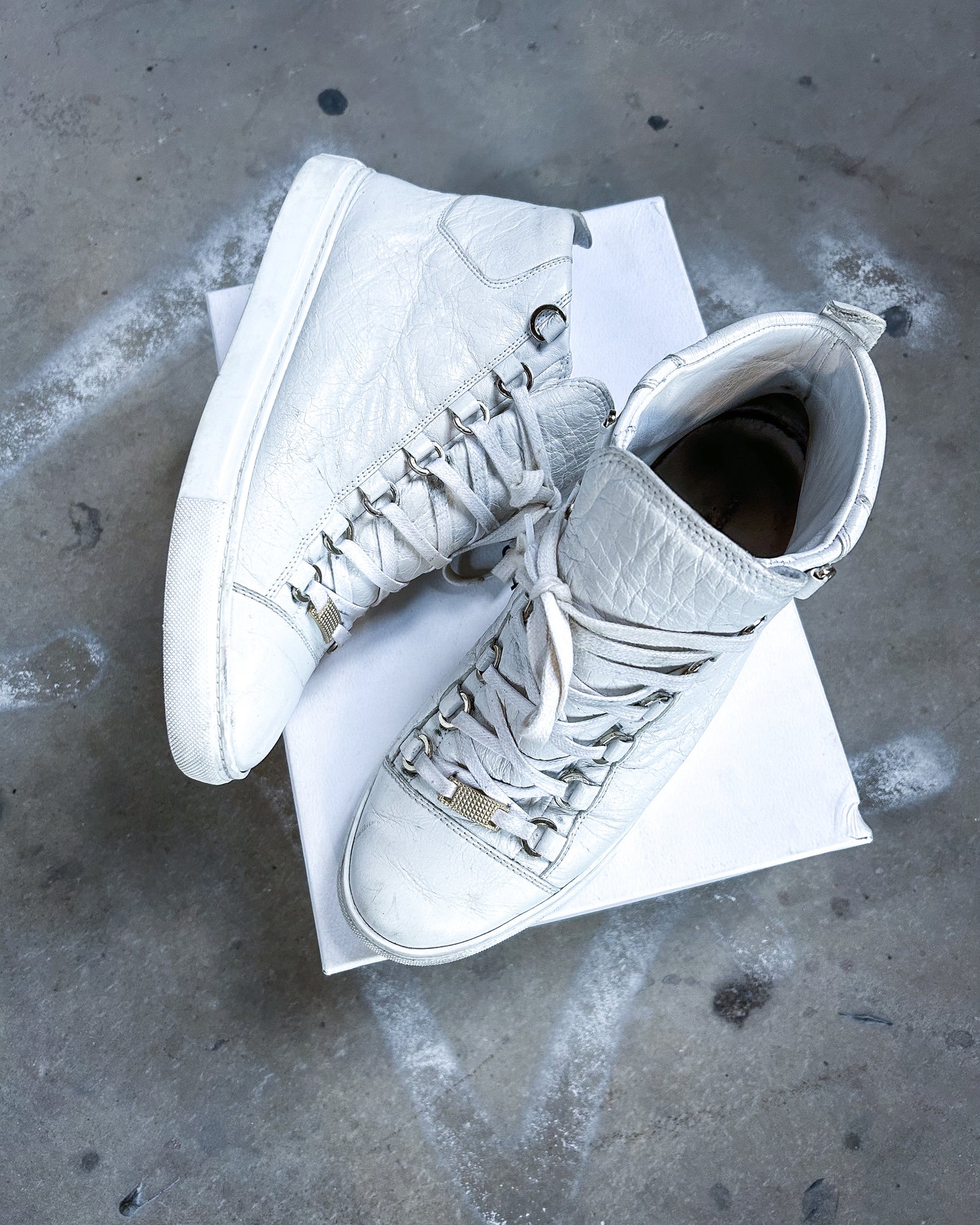 WHITE ARENA HIGH