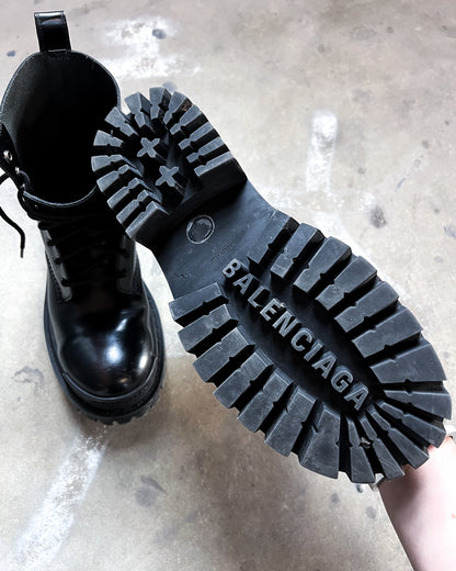 BLACK LEATHER STRIKE BOOTS