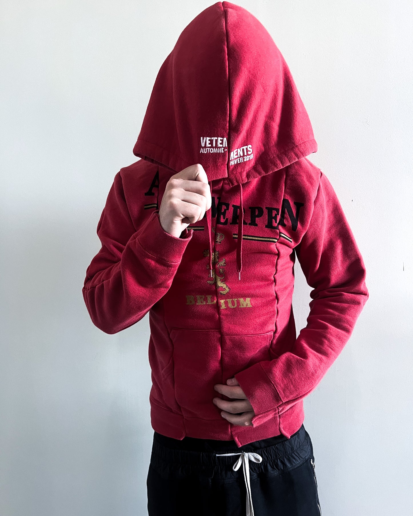 A/W18 RED ANTWERPEN HOODIE