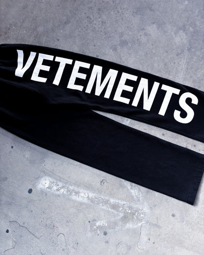 F/W19 VETEMENTS SPELL-OUT SWEATPANTS