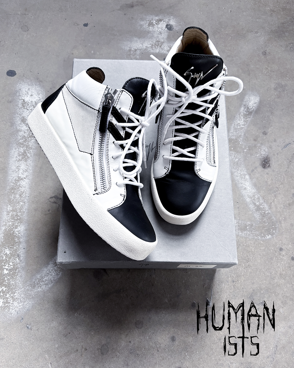 WHITE CONTRAST ‘KRISS’ HIGH TOPS