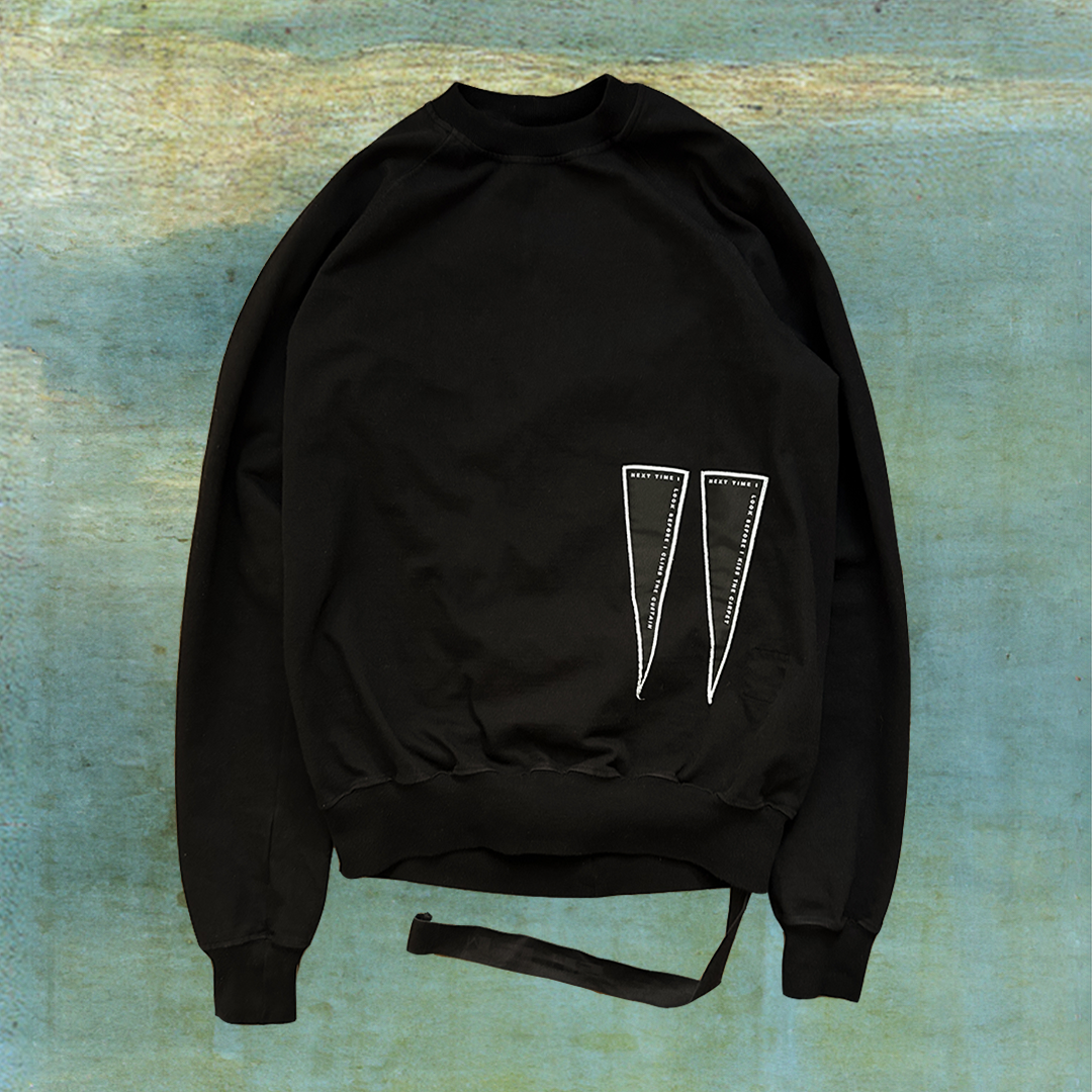 AW22 STROBE TRIANGLE PATCH SWEATSHIRT