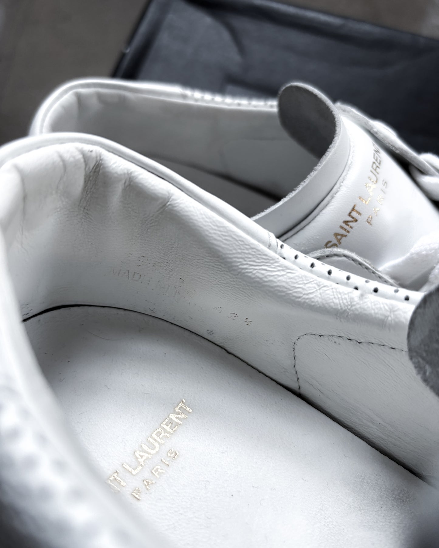 S/S15 PERFORATED WHITE SL/10 LOW TOPS
