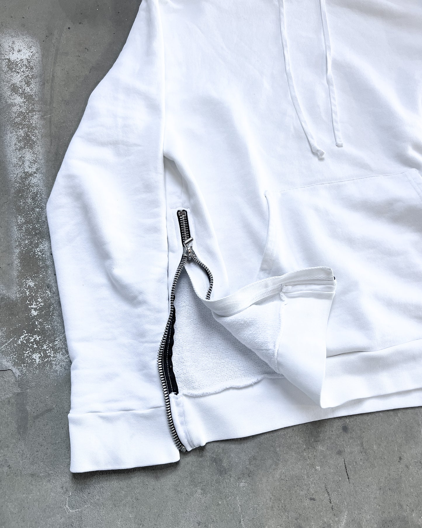 WHITE SIDE ZIP HOODIE