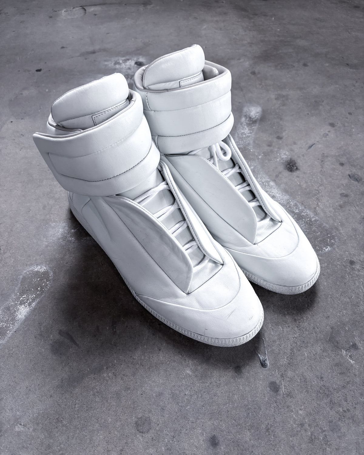 S/S26 WHITE LEATHER FUTURES