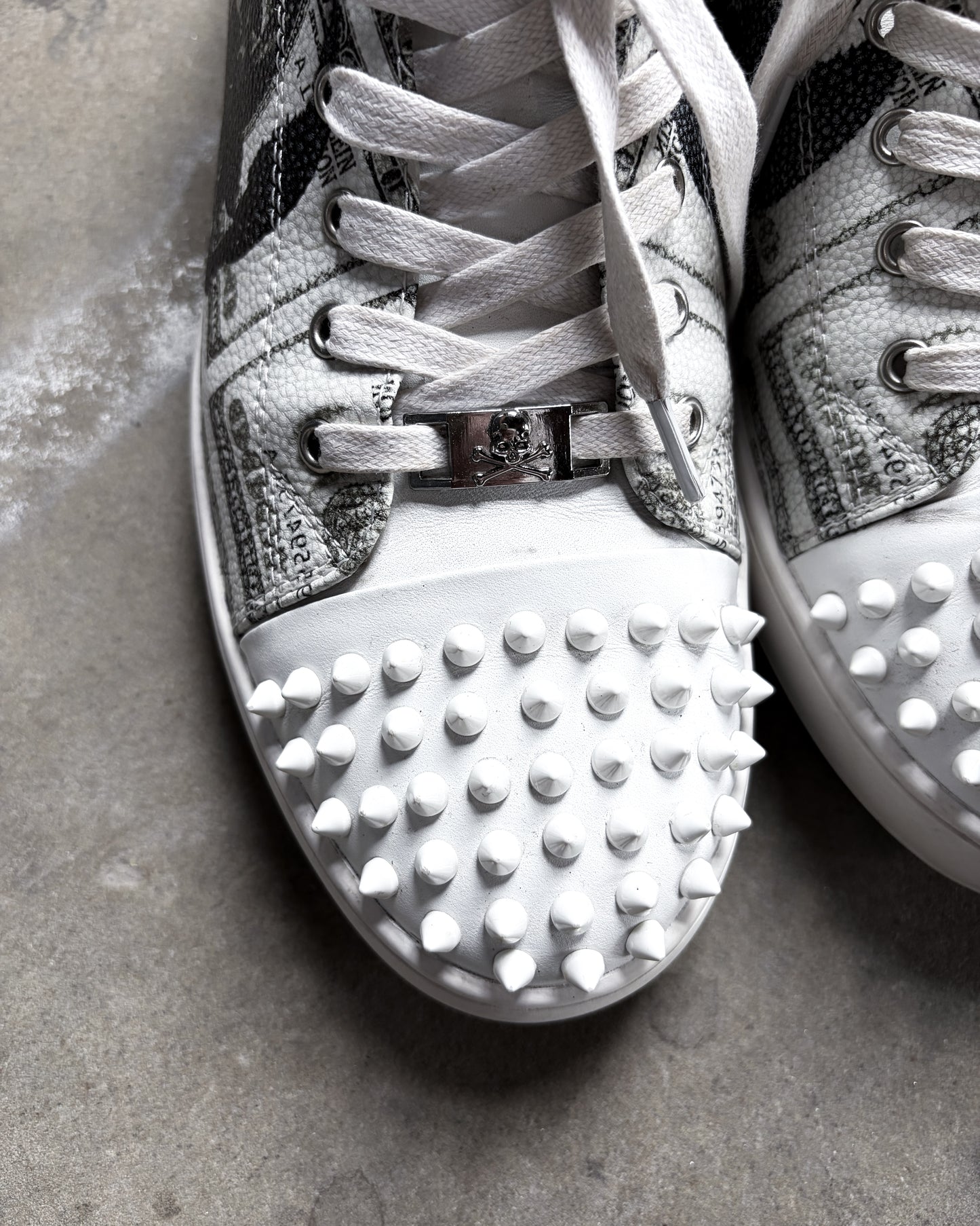 SPIKED SKULL MONEY LOW TOPS