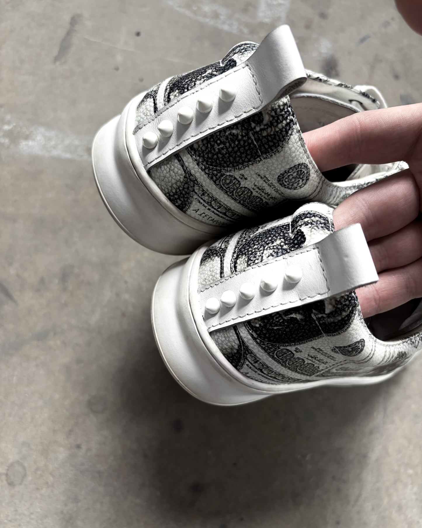 SPIKED SKULL MONEY LOW TOPS
