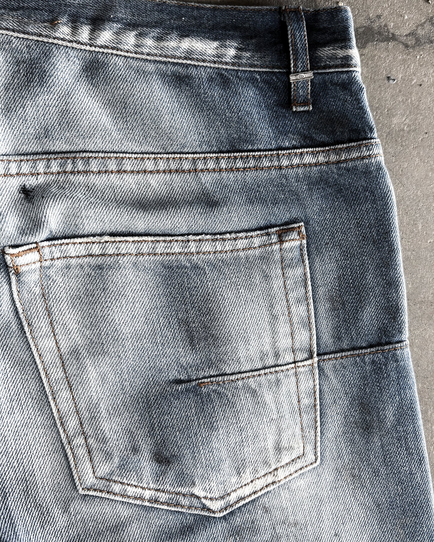 AW11 DIRTY MUDWASH DENIM