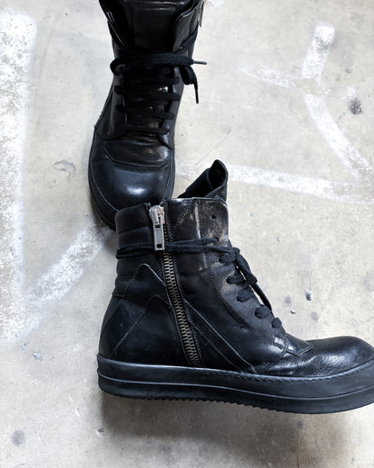 A/W11 TRIPLE BLACK SHORT TONGUE GEOBASKETS