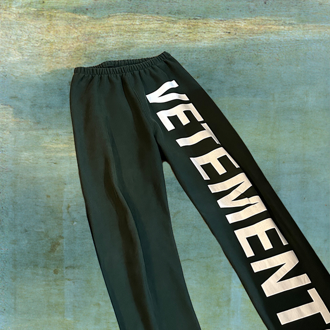 AW19 GREEN SPELLOUT LOGO SWEATPANTS