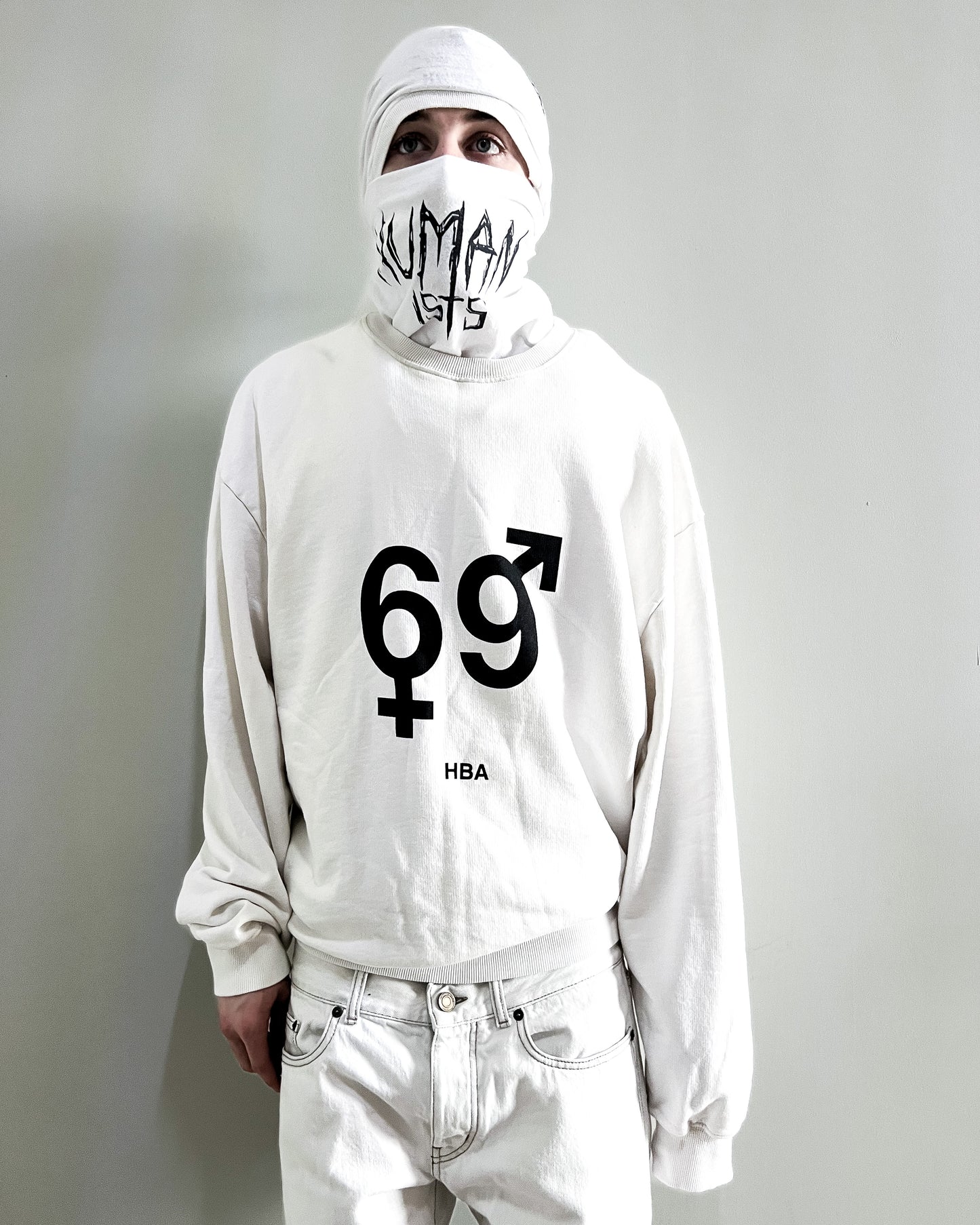 WHITE 69 SWEATSHIRT