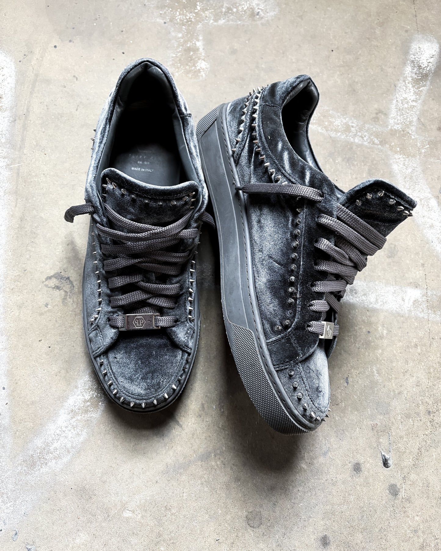 STUDDED ROSE LOW TOP SNEAKERS