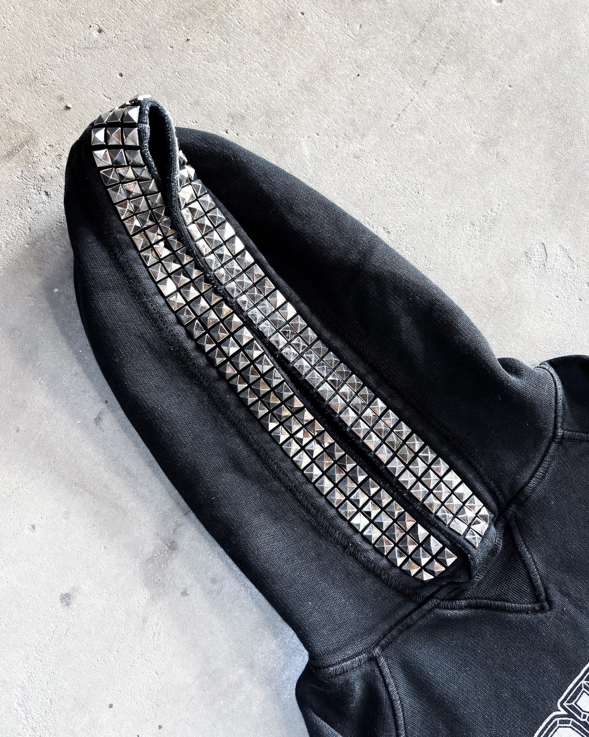 A/W05 STUDDED LOGO HOODIE