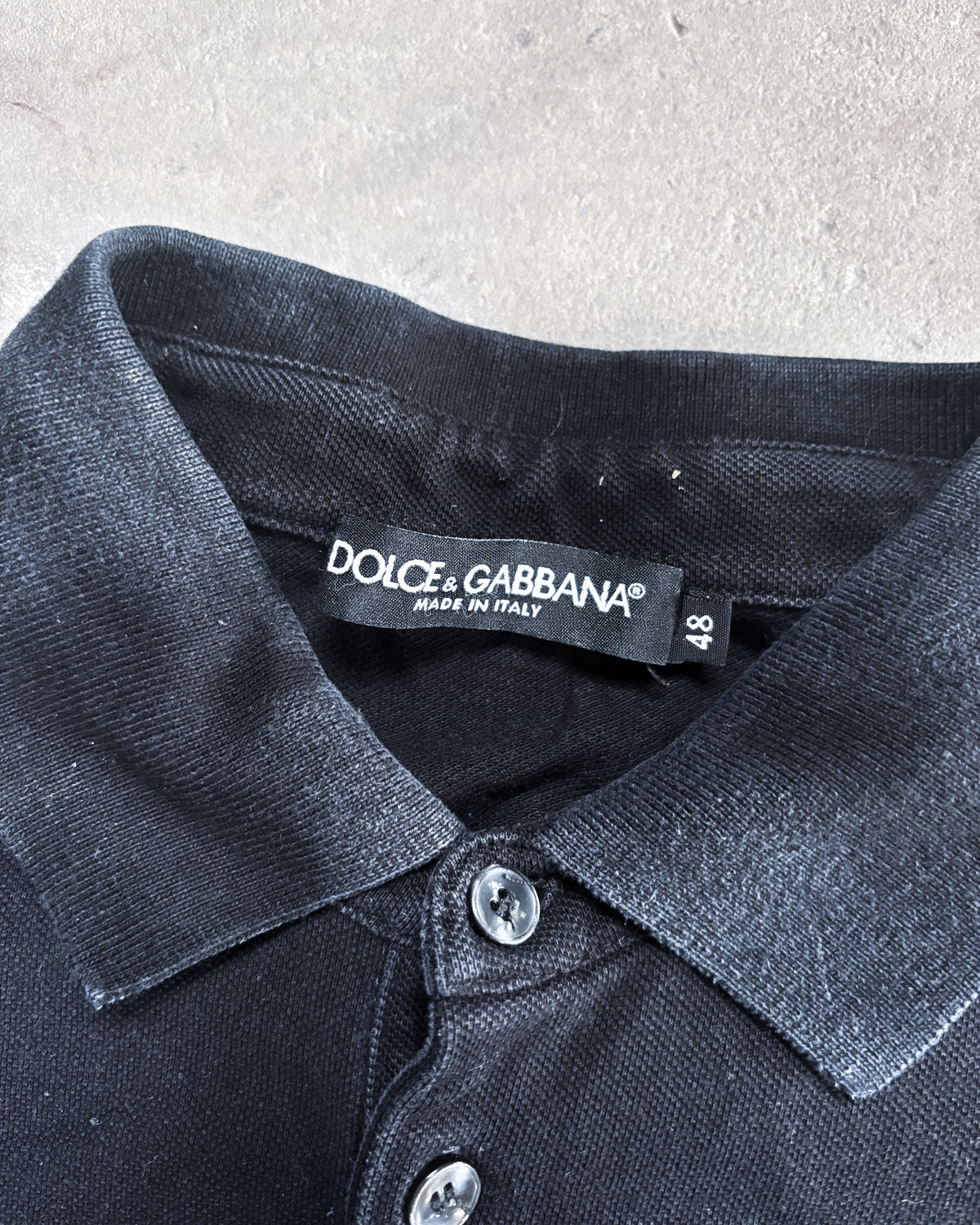 D&G BLACK METAL BADGE POLO