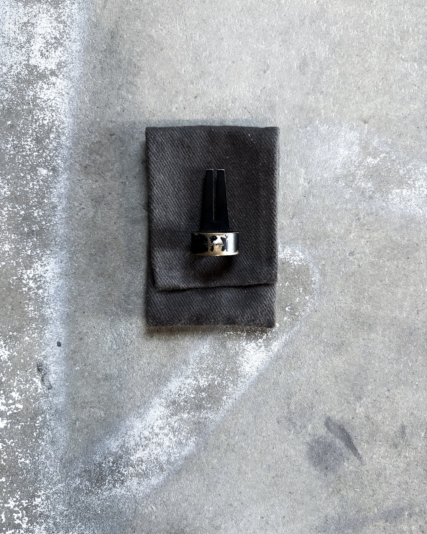SS24 OPEN TRUNK BLACK RING