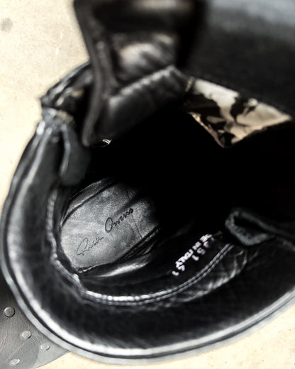 A/W11 TRIPLE BLACK SHORT TONGUE GEOBASKETS