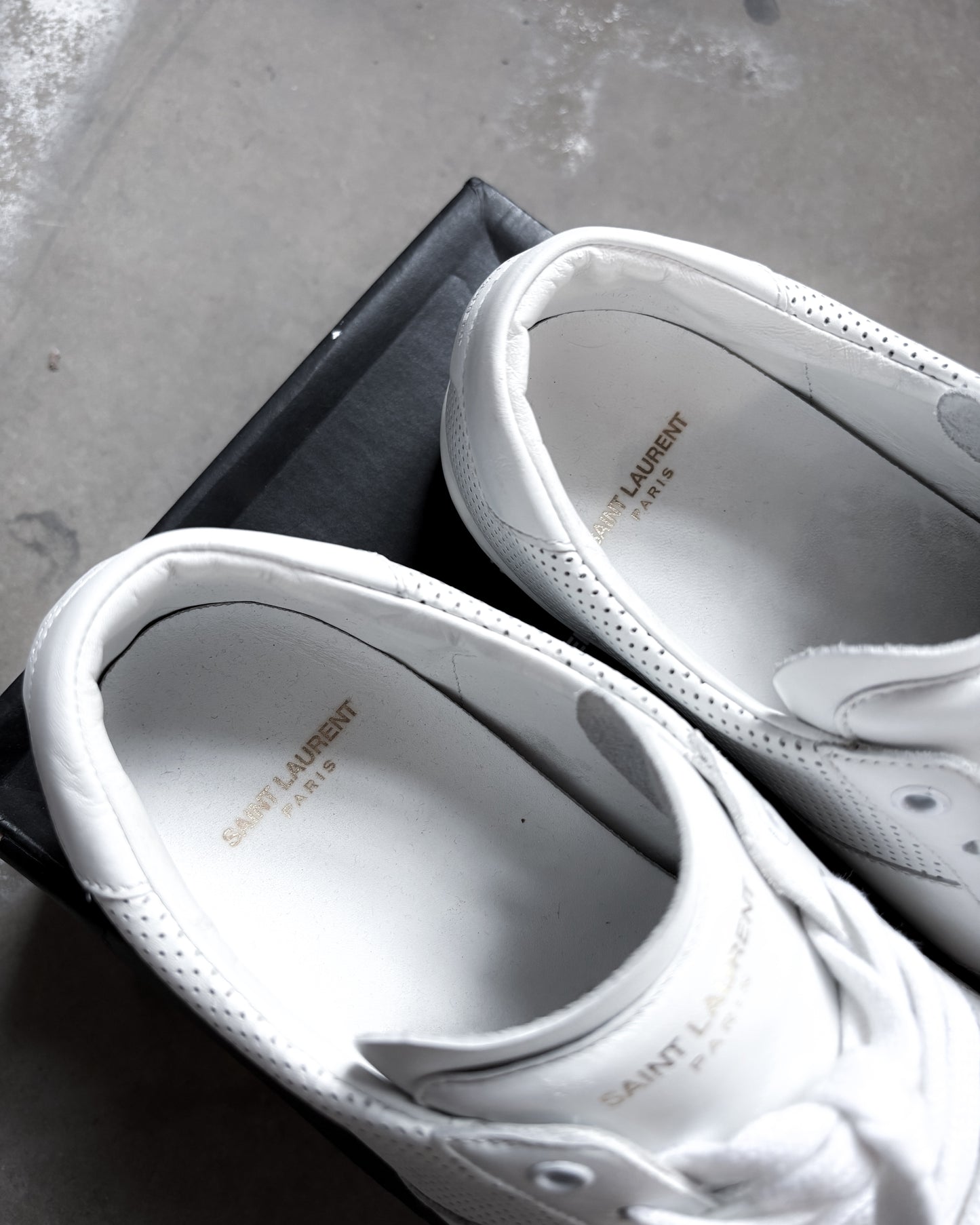 S/S15 PERFORATED WHITE SL/10 LOW TOPS